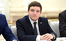 Во время встречи с победителями всероссийского конкурса «Учитель года России – 2016». Победитель конкурса, учитель русского языка и литературы лицея № 11 города Ростова-на-Дону Андрей Барашев. Фото http://kremlin.ru/